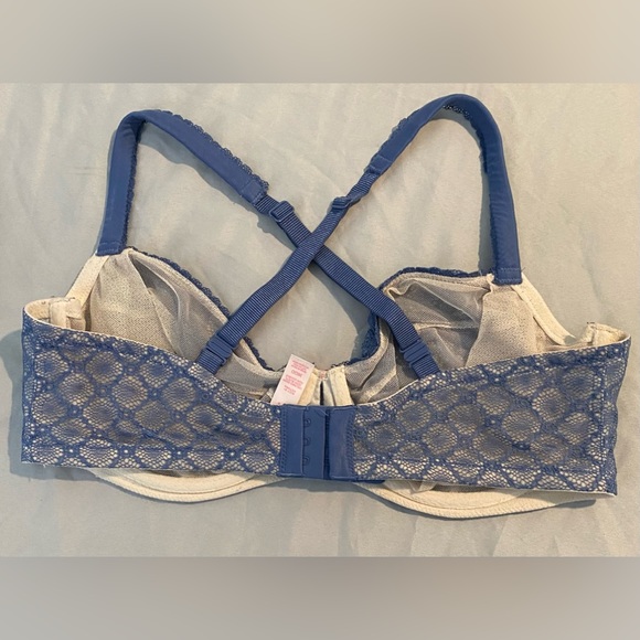 Victoria’s Secret Lace Demi Bra w/fully adjustable straps Size 36DD Color Violet - Picture 4 of 4
